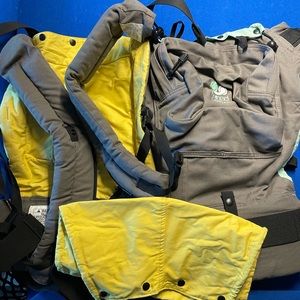 Lightly used twingo tandem baby carrier, can be used separately too